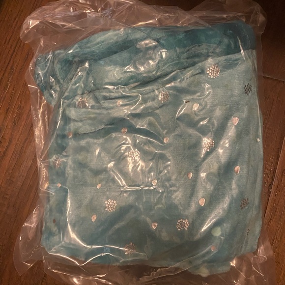 NIP Disney Movie Club Exclusive Mermaid Tail Blanket - Picture 2 of 3